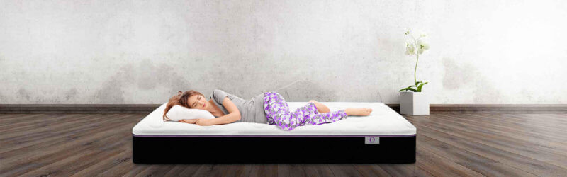 The "O" Mattress - Lady sleeping banner